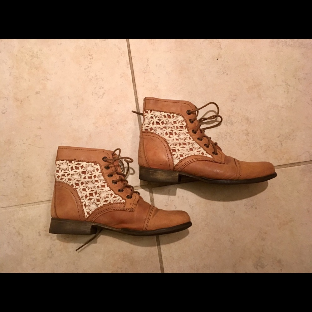 Steve Madden camel/tan lace short boots